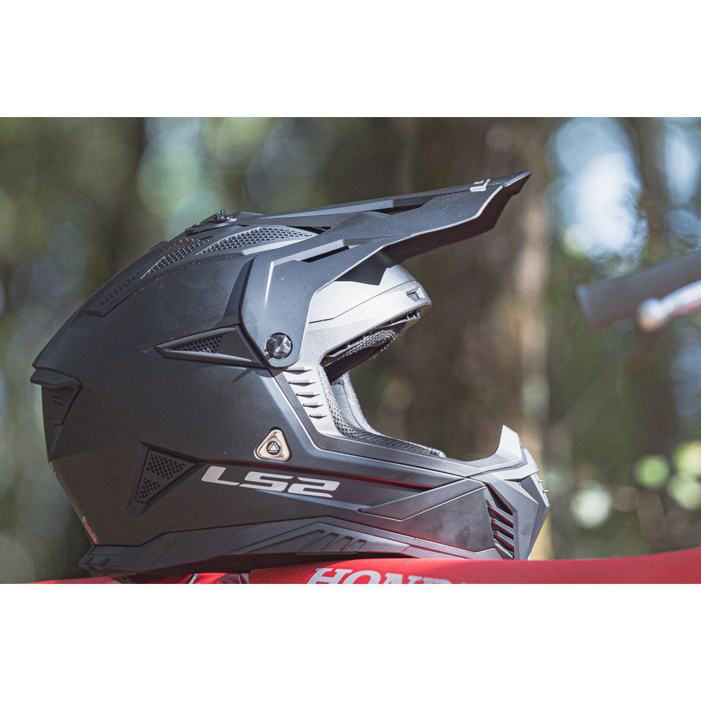 ŠALMAS LS2 MX708 FAST II SOLID MATINIS JUODAS