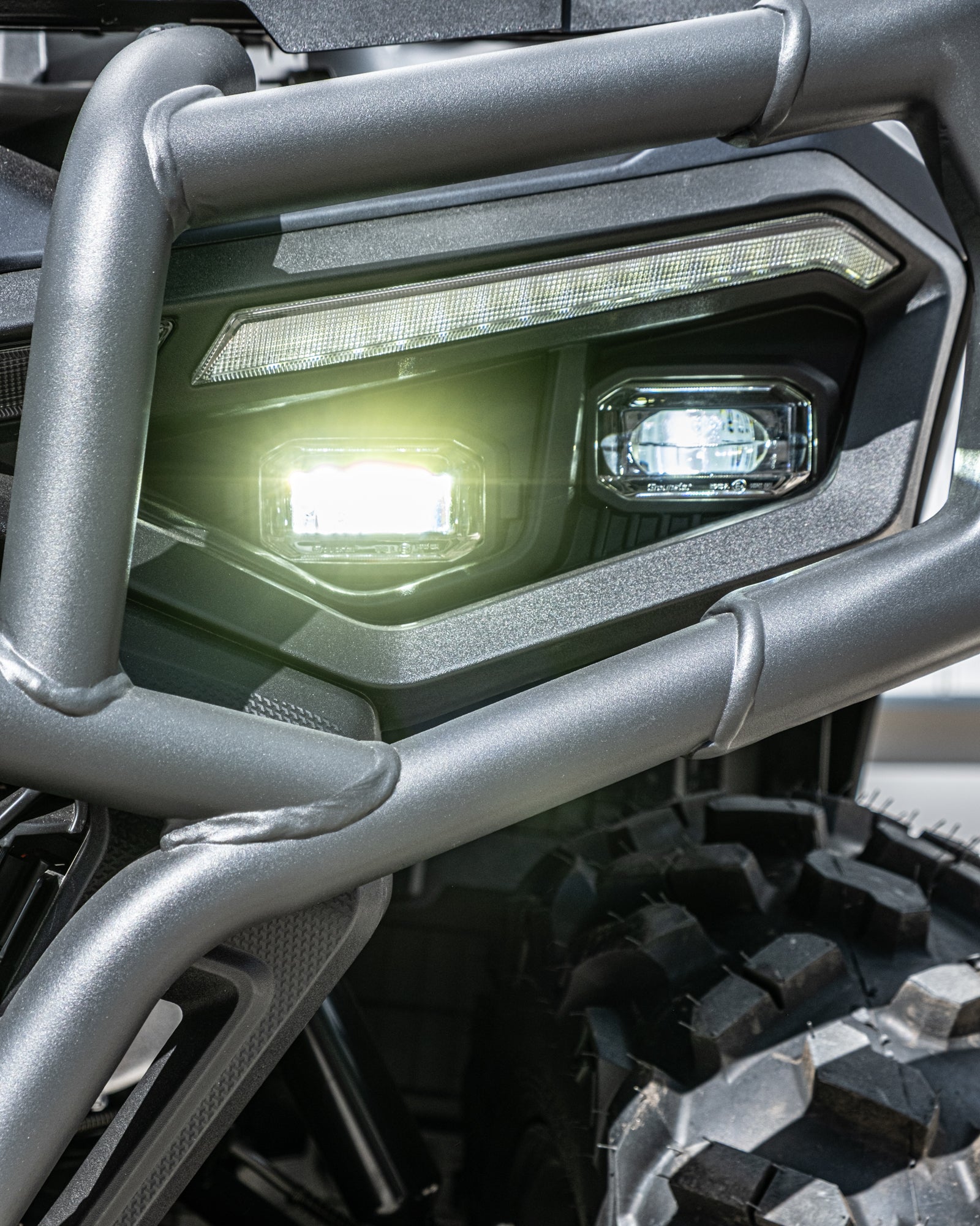 AODES TCROSSER 650L EPS V-Twin – Lava Juoda