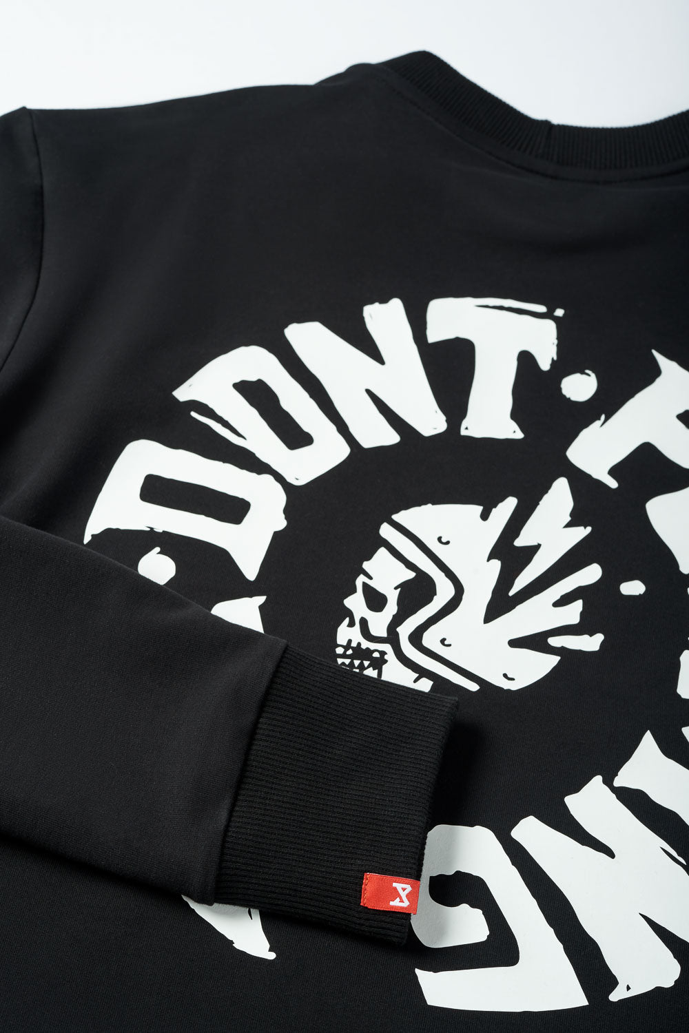 MARŠKINĖLIAI PANDO MOTO TOMMY DON’T DIE BLACK – OVERSIZE, ILGOMIS RANKOVĖMIS, UNISEX