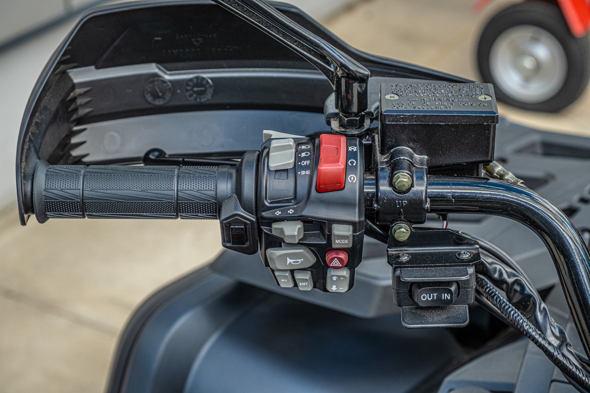 AODES TCROSSER 650L EPS V-Twin – Lava Juoda