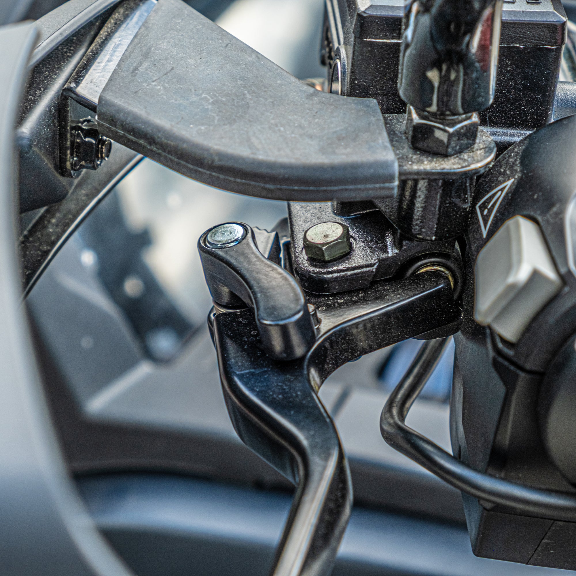 AODES TCROSSER 650L EPS V-Twin – Lava Juoda