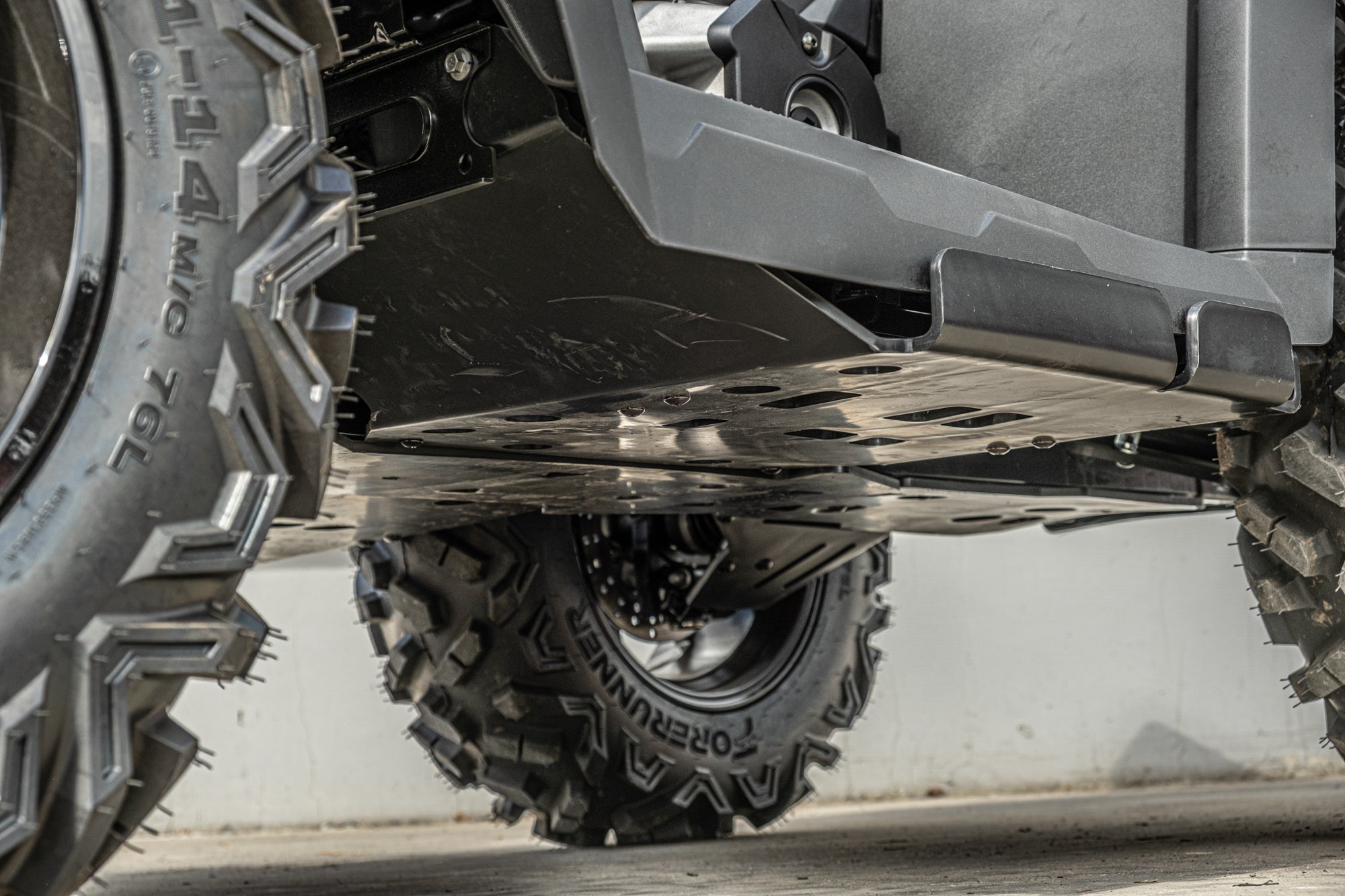 AODES TCROSSER 650L EPS V-Twin – Lava Juoda