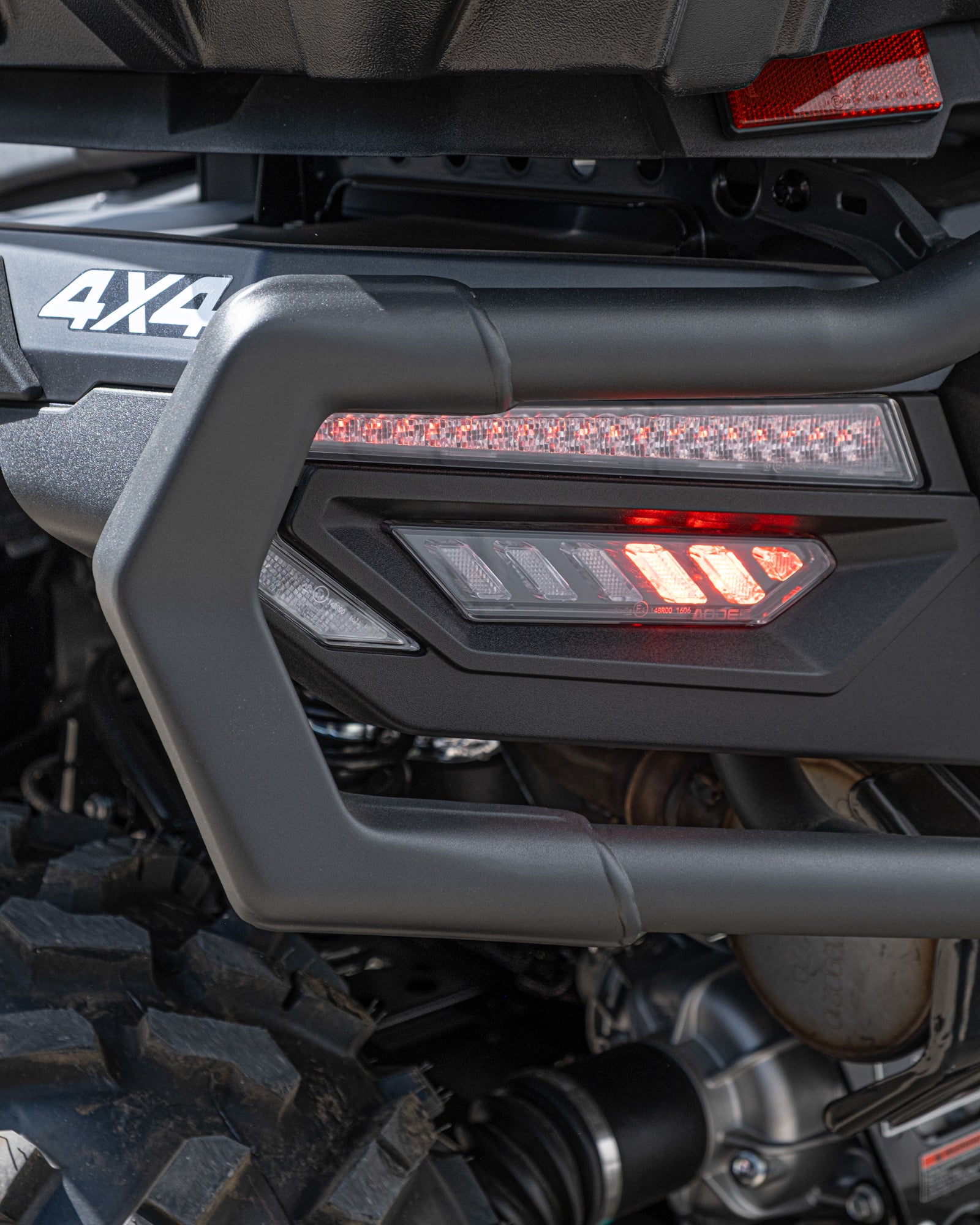 AODES TCROSSER 650L EPS V-Twin – Lava Juoda
